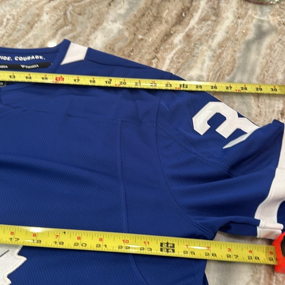 NWT Toronto Maple Leafs Jersey Matthews - Picture 8 of 11